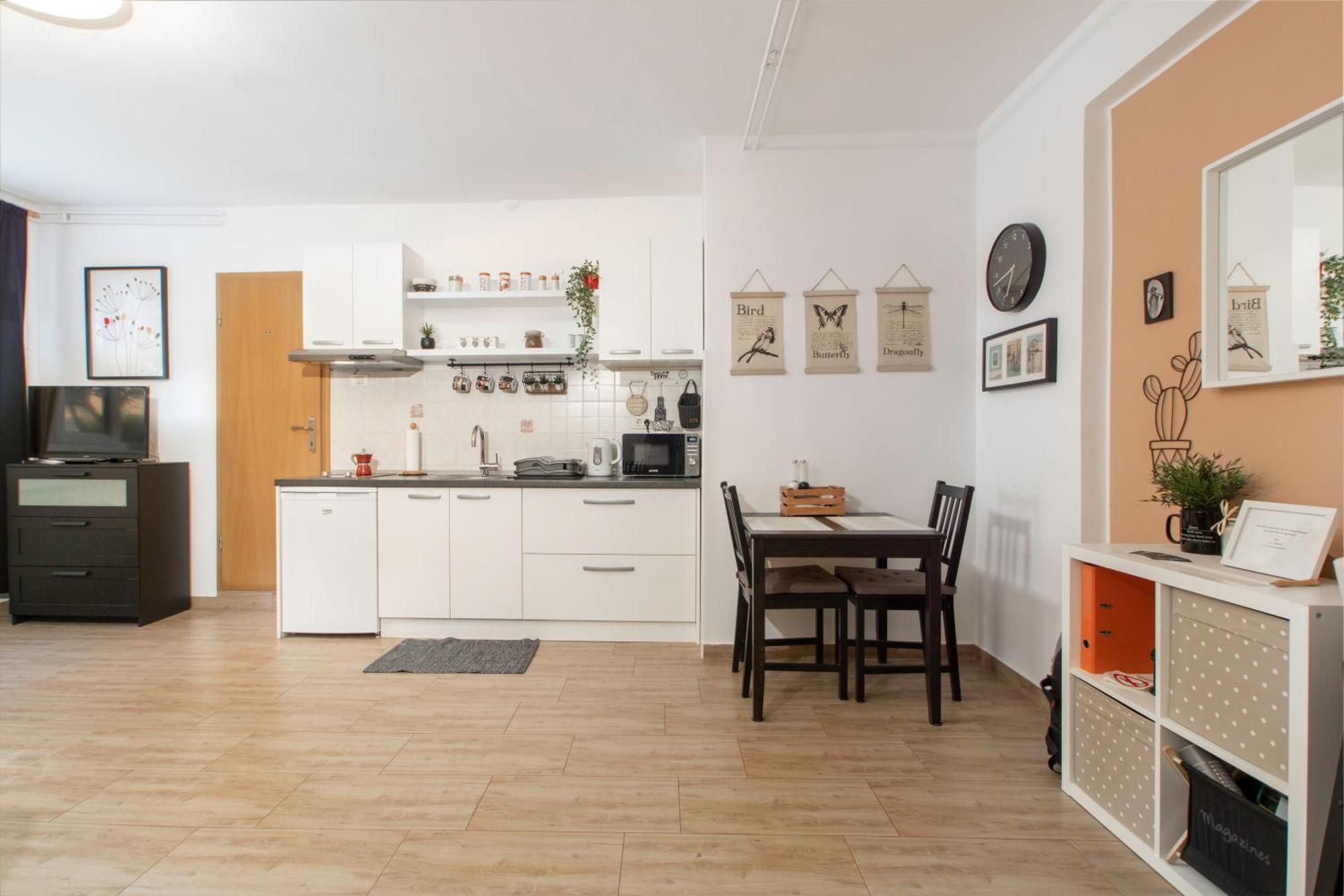 Studio Izola Luaran gambar