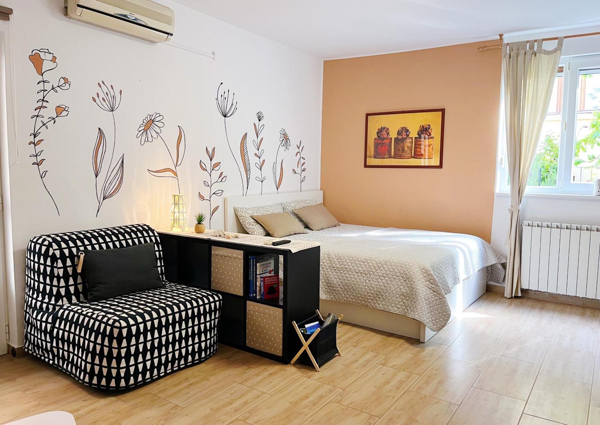 Studio Izola Luaran gambar