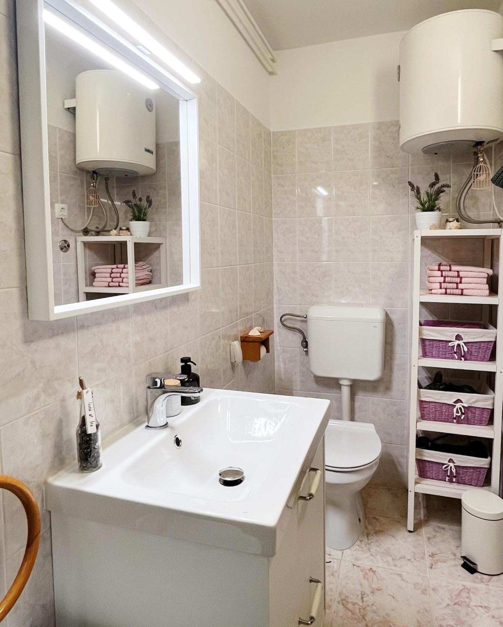 Studio Izola Luaran gambar